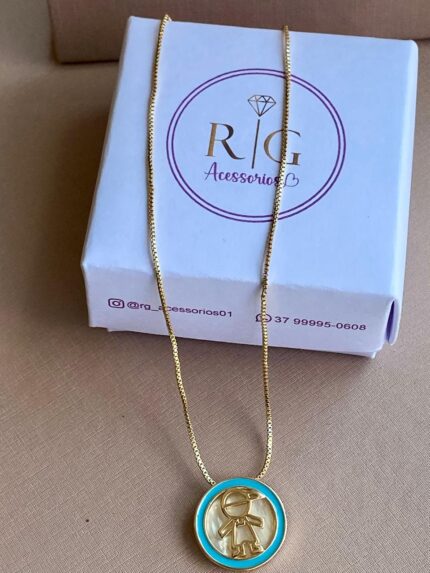 Colar menino azul